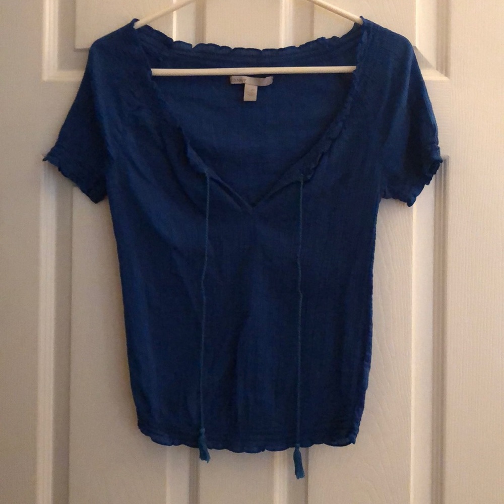 Short sleeve blue v-neck top